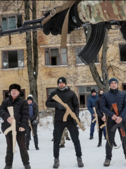 Chiến sự đến trưa 6.4: Nga nói bắn trực thăng Ukraine tính sơ tán Tiểu đoàn Azov