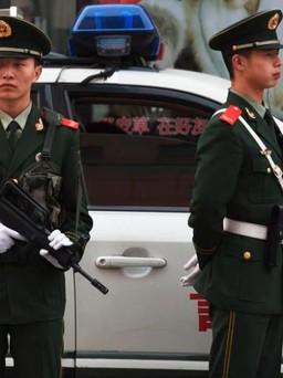 Trung Quốc truy nã công an nổ súng giết 3 người ở Tứ Xuyên