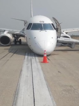 Máy bay Myanmar bị tấn công, đạn xuyên thủng cabin trúng hành khách