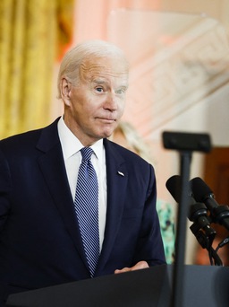 Tổng thống Biden khẳng định mình khỏe dù ‘có thể lăn ra chết ngay ngày mai’ vì tuổi cao