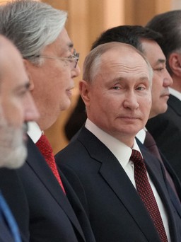 Tổng thống Putin tặng nhẫn vàng cho lãnh đạo Cộng đồng các Quốc gia Độc lập