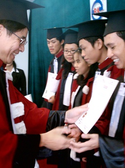 Có nên công khai xếp loại của sinh viên trong lễ tốt nghiệp?