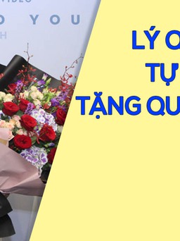 Lý Quí Khánh tự tay cắm hoa tặng sinh nhật Quang Vinh