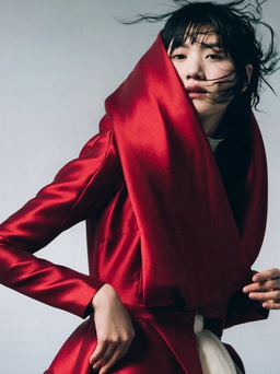 Hoa hậu Nhật làm 'nàng thơ' của nhà thiết kế Việt
