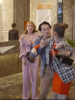Phim Trói buộc yêu thương tập 13: Vợ Khánh xông vào khách sạn đánh ghen