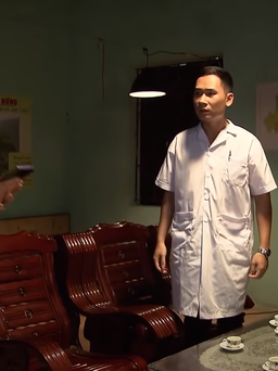 Phim Lửa ấm tập 51: Quang gặp nạn khi bỏ nhà đi tìm mẹ