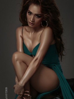 Siêu mẫu Cù Ngọc Quý sexy với trang phục thiết kế cut - out