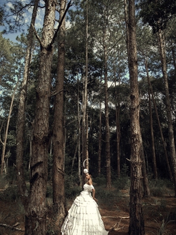 Fashion show thổ cẩm - Ấn tượng từ hậu trường đến sàn diễn ở rừng thông.
