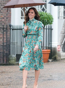 12 khoảnh khắc đáng nhớ của Kate Middleton khi cô có thể làm bất cứ điều gì với giày cao gót