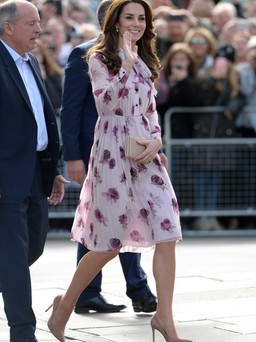 Phong cách thời trang giống nhau ngỡ ngàng của công nương Kate cùng em gái Pippa Middleton