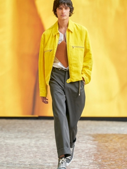 Sắc màu sinh động trong trang phục Xuân Hè 2022 của nhà mốt Pháp Hermès dành cho quý ông