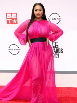 10 trang phục hở bạo và độc đáo “mặc như không mặc” của sao trên thảm đỏ BET Awards 2021