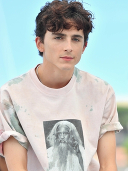 Mỹ nam Timothée Chalamet tỏa sáng trên thảm đỏ Cannes 2021