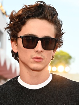 Lịm tim với những bức hình thời trang của “sát thủ có khuôn mặt trẻ thơ” Timothée Chalamet