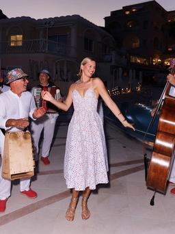 Michael Kors tôn vinh sự kỳ diệu của nước Ý với bộ thời trang không lỗi mốt