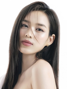 Hoa hậu Đỗ Thị Hà gợi cảm đón tuổi 21