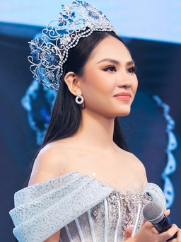 Hoa hậu Mai Phương được tặng lại vương miện sau khi bán đấu giá 3 tỉ đồng