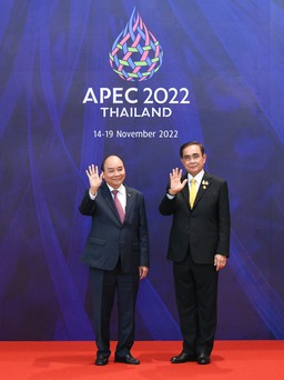 Chủ tịch nước Nguyễn Xuân Phúc hội kiến Nhà vua Thái Lan, dự bế mạc APEC