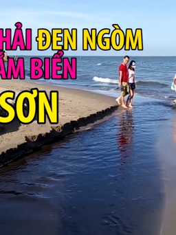 Cận cảnh nước thải đen ngòm đổ thẳng ra bãi tắm biển Sầm Sơn