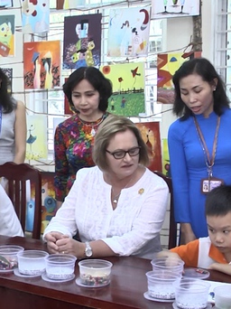 Đệ nhất phu nhân Peru thăm trẻ em khuyết tật tại Đà Nẵng