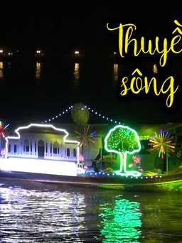 10 chiếc thuyền sáng rực đêm hoa đăng trên sông Tiền