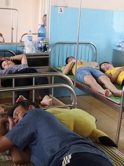 Hàng trăm người ngộ độc vì ăn miến xào cua trong tiệc cưới ở Bình Phước