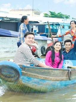 Võ Minh Lâm lần đầu đi chợ nổi