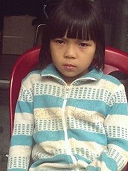 Bé gái 8 tuổi lạc ở chợ Bến Thành
