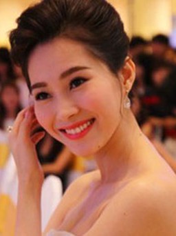 Hoa hậu Đặng Thu Thảo tỏa sáng trong lần đầu lên sàn catwalk