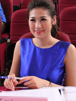Á hậu Tú Anh khoe sắc cùng Nữ sinh viên Việt Nam duyên dáng 2015