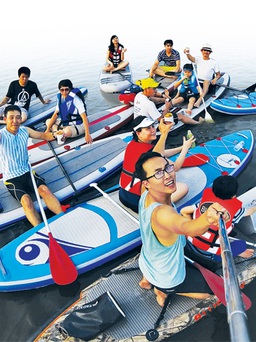 Giới trẻ Việt 'sốt' với lướt ván có mái chèo