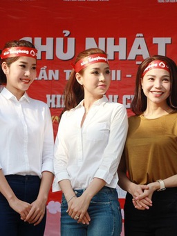 Dàn người đẹp Việt đổ bộ hưởng ứng 'Ngày Chủ nhật đỏ'