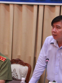 Ông Nguyễn Thành Phong 'mời' các phó chủ tịch quận, huyện ra về
