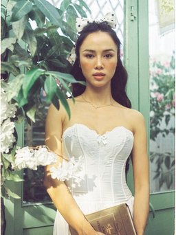 Vẻ sexy khó cưỡng của mỹ nhân showbiz Vũ Ngọc Anh trong mẫu váy cúp ngực sành điệu