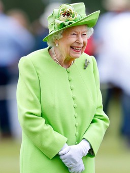 Ngắm lại di sản thời trang của Nữ hoàng Elizabeth II