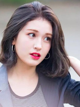 'Bông hồng lai' K-pop Jeon Somi gia nhập công ty quản lý của BlackPink ở Mỹ