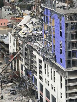 Khách sạn đang xây đổ sập, 2 người thiệt mạng ở Mỹ