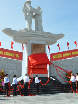 Khánh thành tượng đài Tập kết tại Cao Lãnh