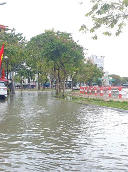 Cần Thơ: Nhiều tuyến đường bị ngập vì triều cường trong ngày mùng 4 tết