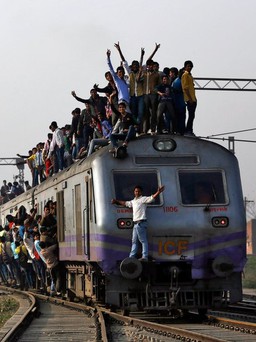 Đu tàu lửa giữa Mumbai
