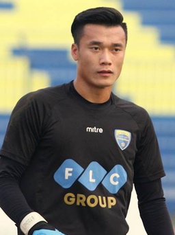 Thủ môn Bùi Tiến Dũng bắt chính cho FLC Thanh Hóa tại AFC Cup