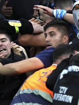 Xem màn đụng độ hỗn loạn giữa CĐV Tottenham và Marseille tại Champions League