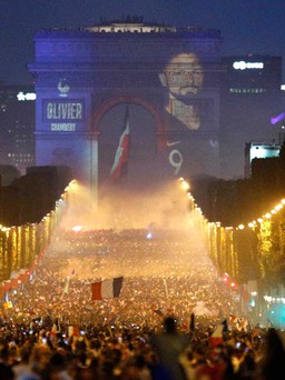 Biển người Pháp ăn mừng chức vô địch World Cup