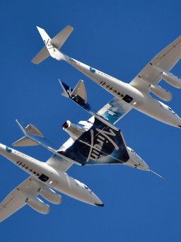 Phi thuyền của tỉ phú Richard Branson bị FAA 'tuýt còi'