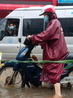 Bình Định: Nhiều nơi vẫn còn bị ngập sâu, 1 người chết do mưa lũ