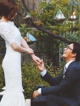 Vợ chồng Bae Yong Joon kỷ niệm 2 năm ngày cưới