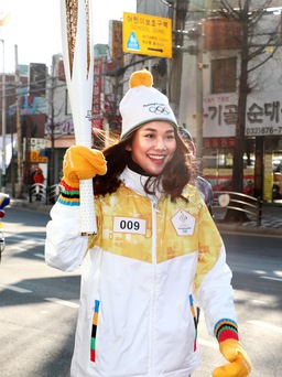 Thanh Hằng sang Hàn Quốc rước đuốc Olympic Mùa đông 2018