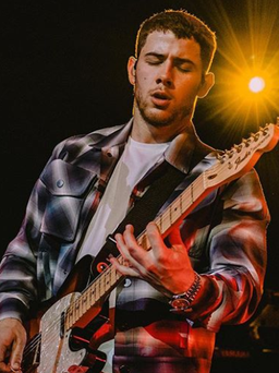 Ca sĩ Nick Jonas tiết lộ sắp đến Việt Nam