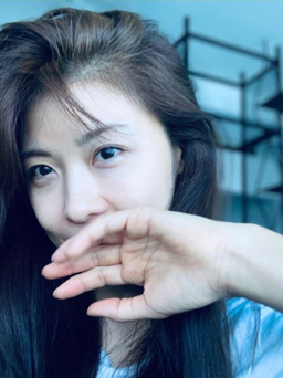 Ha Ji Won khoe vẻ trẻ trung ở tuổi 41