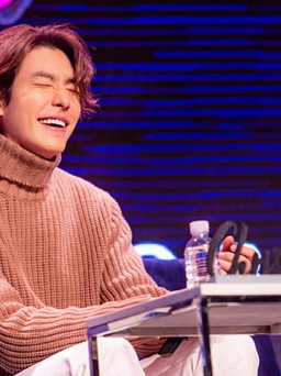 Kim Woo Bin khỏe mạnh tươi cười trong fan meeting sau 3 năm điều trị ung thư